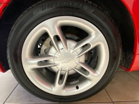 Used 2004 Chevrolet SSR w/ Preferred Equipment Group RWD image 23
