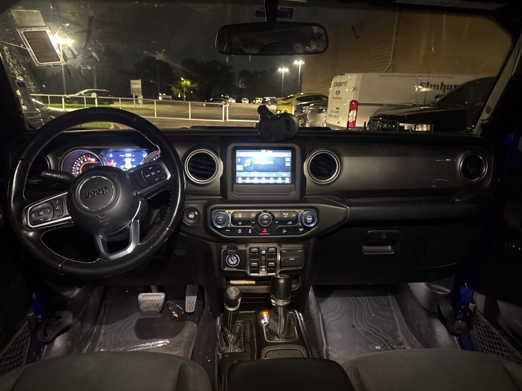 Used 2019 Jeep Wrangler Unlimited Sahara AWD/4WD image 7