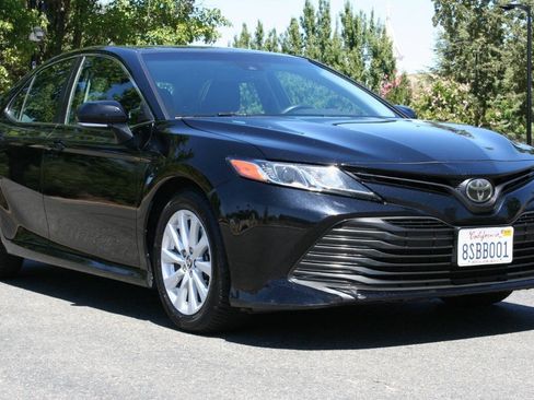 Used 2020 Toyota Camry LE w/ Convenience Package FWD image 1