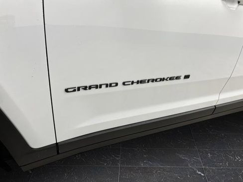 New 2025 Jeep Grand Cherokee L Limited w/ Luxury Tech Group II image 37