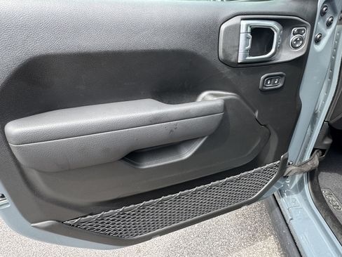 Used 2025 Jeep Gladiator Sport AWD/4WD image 10