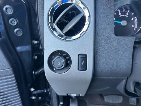 Used 2015 Ford F250 Lariat w/ Lariat Interior Package image 32