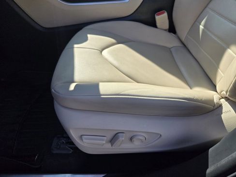 Used 2023 Toyota Highlander XLE image 20