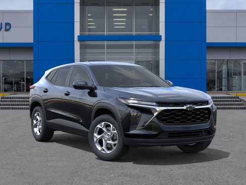 New 2026 Chevrolet Trax LS w/ LS Convenience Package FWD image 7