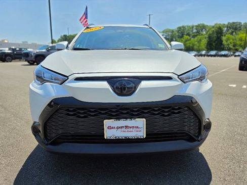 Used 2024 Toyota Corolla Cross AWD Hybrid w/ Moonroof Package image 2