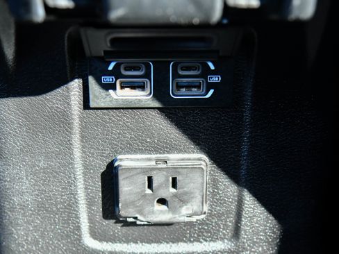 Used 2023 Jeep Gladiator Overland image 38