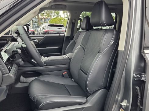 New 2026 INFINITI QX80 Luxe image 12