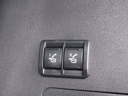 Used 2024 Toyota Sequoia Platinum AWD/4WD image 26
