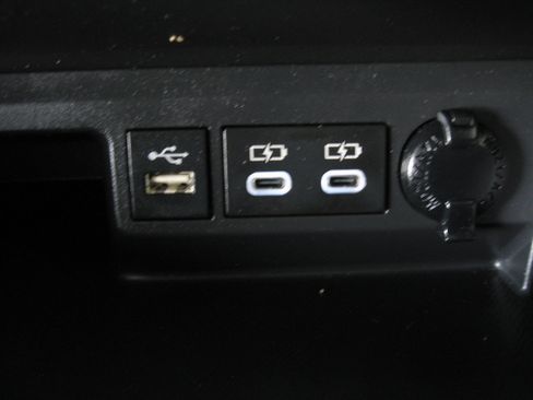 Used 2023 Toyota Highlander Limited image 18