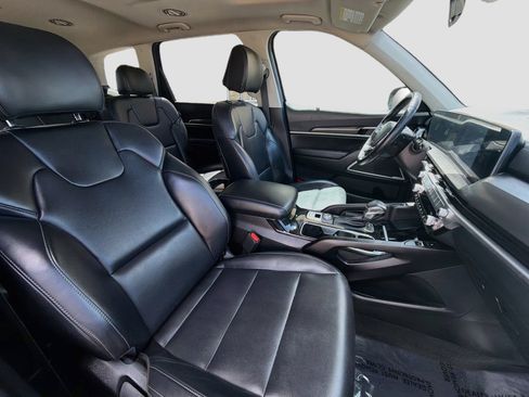 Used 2025 Kia Telluride S AWD/4WD image 35