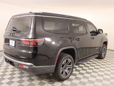 Used 2022 Jeep Wagoneer Series III w/ Flexible Seating Group image 21