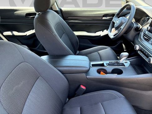 Used 2025 Nissan Altima 2.5 SV FWD image 8