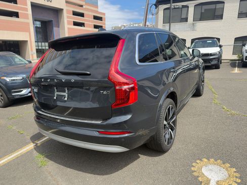 Certified 2022 Volvo XC90 T6 Momentum w/ Advanced Package image 8