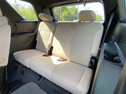 Used 2022 Chevrolet Traverse LT image 17