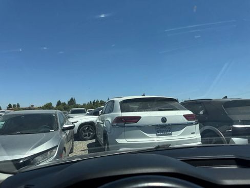 Used 2018 Volkswagen Tiguan SE FWD image 25