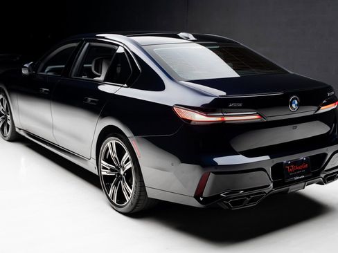 Used 2024 BMW 760i xDrive w/ Executive Package image 23