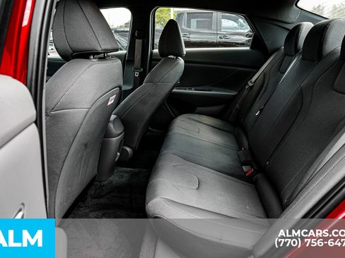Used 2025 Hyundai Elantra SE image 22