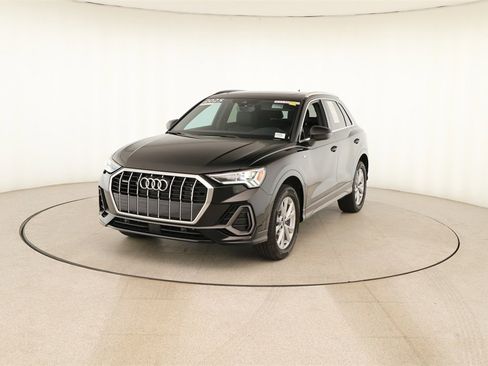 Certified 2025 Audi Q3 2.0T Premium Plus w/ Premium Plus Package image 12