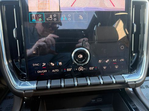 Used 2025 GMC Yukon Elevation w/ Elevation Premium Package image 15