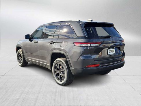 New 2025 Jeep Grand Cherokee Altitude image 6