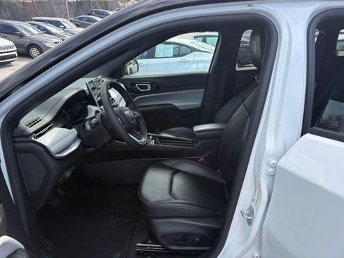 Used 2025 Jeep Compass Limited image 27