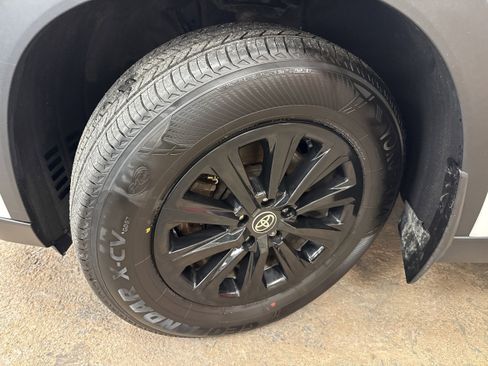 Certified 2024 Toyota Grand Highlander XLE image 4