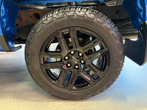 Used 2022 Chevrolet Silverado 1500 Custom Trail Boss w/ LPO, Dark Essentials Package AWD/4WD image 15