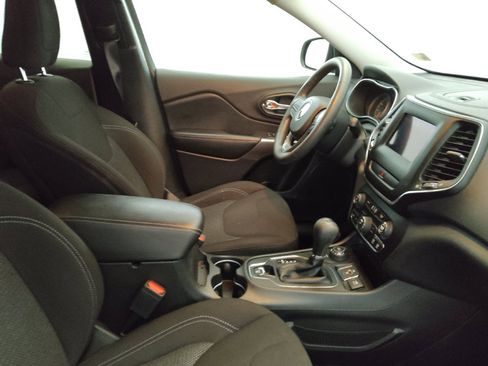 Used 2019 Jeep Cherokee Latitude w/ Popular Appearance Group AWD/4WD image 21