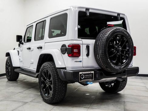 Used 2022 Jeep Wrangler Unlimited Sahara w/ Safety Group image 11