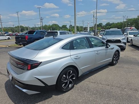 Used 2025 Hyundai Sonata SEL FWD image 4