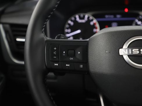 Used 2025 Nissan Rogue SV image 27