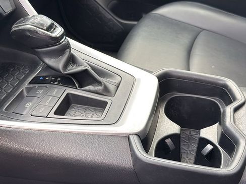 Used 2019 Toyota RAV4 XLE Premium FWD image 33