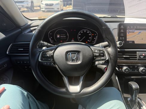 Used 2018 Honda Accord Touring image 9