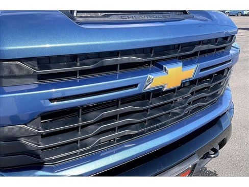 Used 2024 Chevrolet Silverado 2500 Custom AWD/4WD image 31