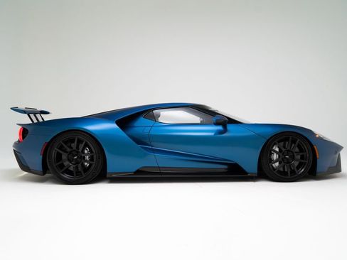 Used 2019 Ford GT RWD image 2