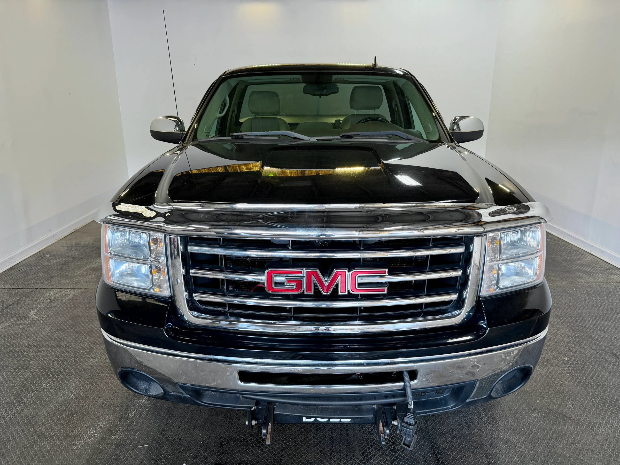 Used 2012 GMC Sierra 1500 SLE w/ Chrome Essentials Package AWD/4WD image 3