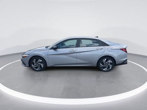 Certified 2025 Hyundai Elantra Sport FWD image 5