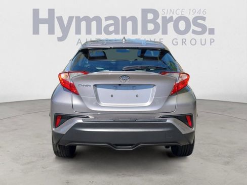 Used 2019 Toyota C-HR XLE FWD image 4