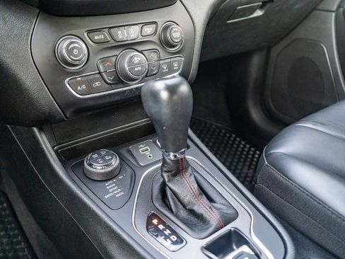 Used 2022 Jeep Cherokee Trailhawk image 22