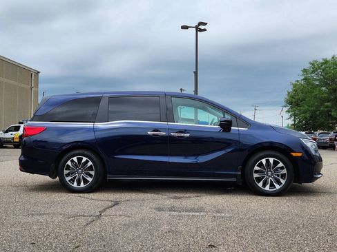 Used 2024 Honda Odyssey EX-L image 3