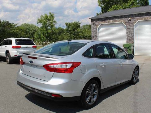 Used 2014 Ford Focus SE w/ SE Sport Package FWD image 5