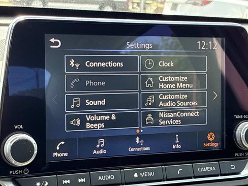 Used 2025 Nissan Altima 2.5 SV FWD image 41