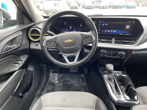 Used 2024 Chevrolet Trax LT w/ Driver Confidence Package image 12