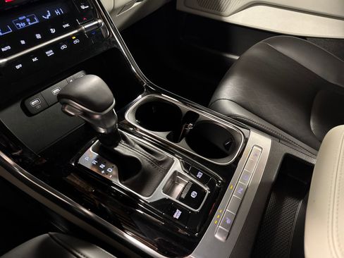 Certified 2024 Kia Carnival EX image 20