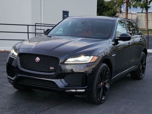 Used 2017 Jaguar F-PACE S image 1