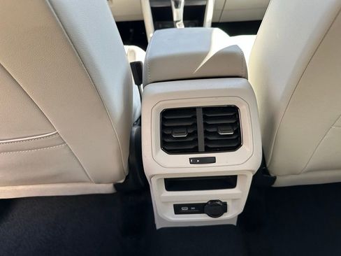 Used 2022 Volkswagen Tiguan SE image 35