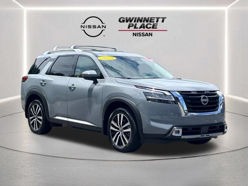 Certified 2024 Nissan Pathfinder Platinum AWD/4WD image 28