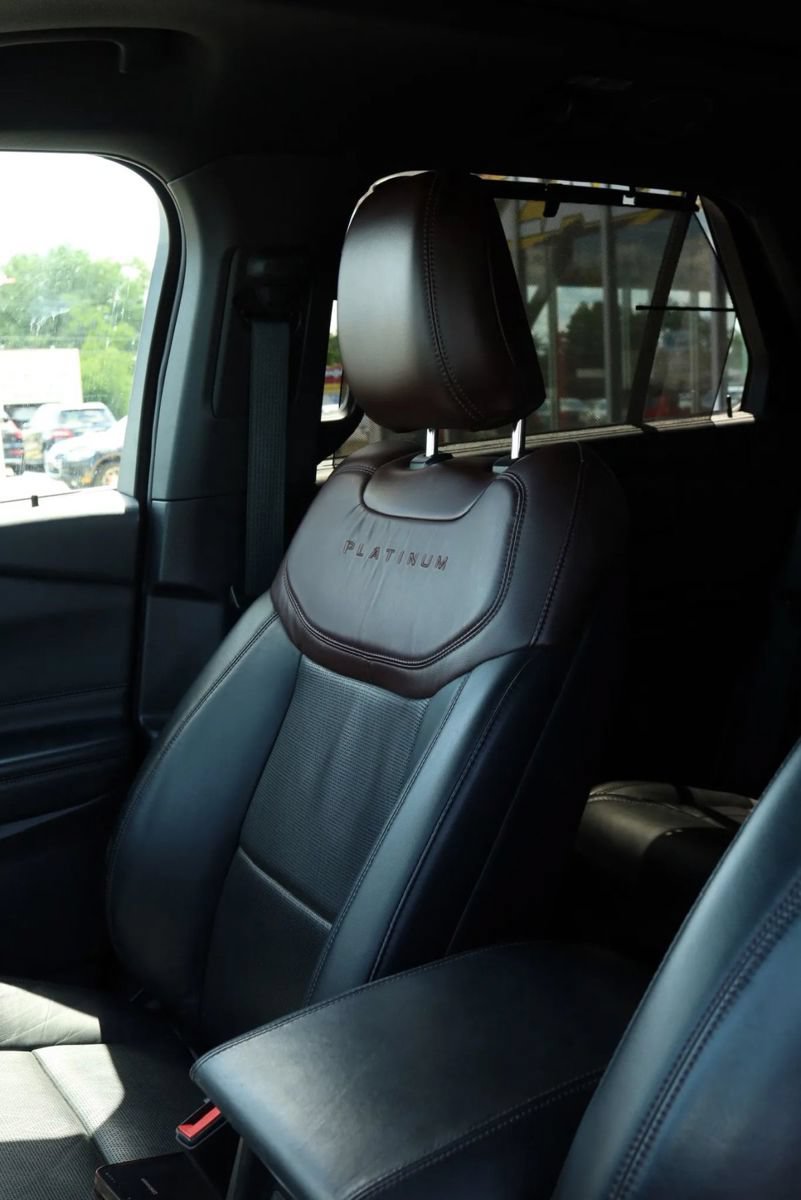 Used 2020 Ford Explorer Platinum w/ Premium Technology Package AWD/4WD image 16
