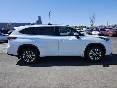 Used 2022 Toyota Highlander XLE image 20
