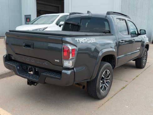 Used 2022 Toyota Tacoma TRD Sport AWD/4WD image 7